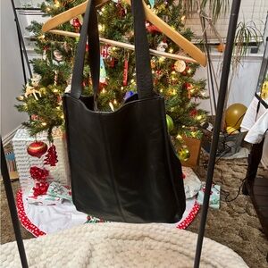 Margot Elegant Black Leather Shoulder Bag